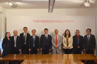 Una delegación de la Universidad de Guizhou en su visita a la USAL, junto a Ricardo Rivero | Foto: Comunicación Universidad de Salamanca