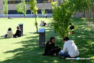 Imagen de archivo de estudiantes en el Campus Unamuno
