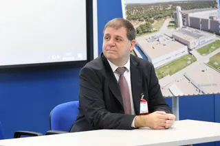Enusa presenta su sello conmemorativo por su 50 aniversario (1)