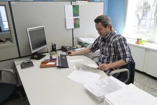 Funcionario trabajando