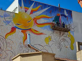 Mural del artista invitado a la Galería Urbana del Barrio del Oeste, Murfin | Anass Álvarez