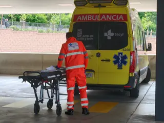 Ambulancias en el hospital de Salamanca. Archivo. S24H.