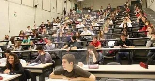 El Consejo de Cuentas considera que sobran diez titulaciones de la USAL