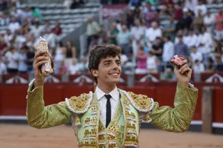 Clase práctica de tres alumnos de la Escuela Taurina de Salamanca.