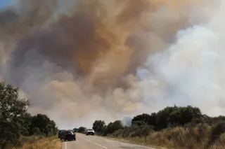 Labores de extinción del incendio de San Felices (17)