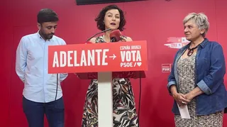 Fran Díaz, Eva Granados y Elena Diego en la sede del PSOE