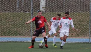 Imagen de un partido entre el Sporting Carbajosa y el CD Navega | FOTO SALAMANCA24HORAS.COM