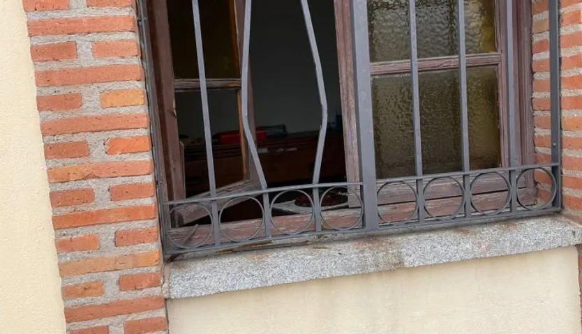 Robo iglesia de Aldealengua, ventana abierta