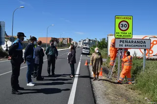 La subdelegada del Gobierno cree que la reducción de velocidad en las ciudades "salva vidas"