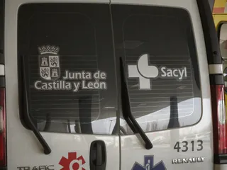 Ambulancias y ambulancia en el hospital de Salamanca. Archivo.