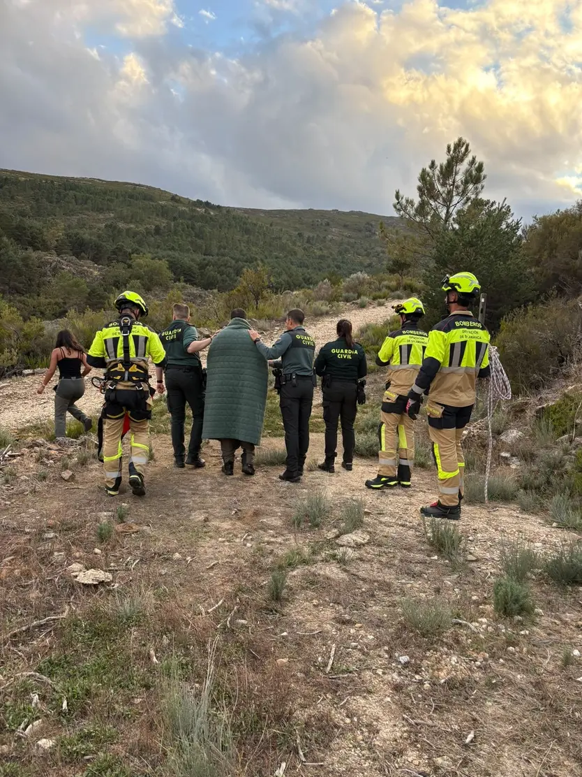 Rescate de un senderista en Navasfrías cuando intetaba salvar a su perro en unas milas de Wolframio