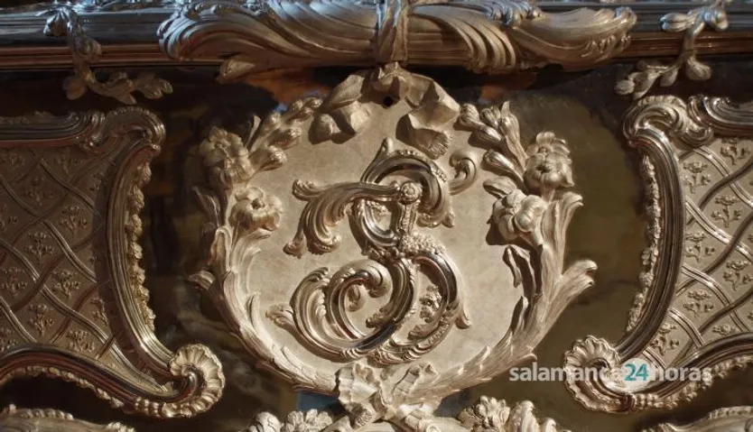 Presentación de la urna de plata restaurada del sepulcro de Santa Teresa en Alba