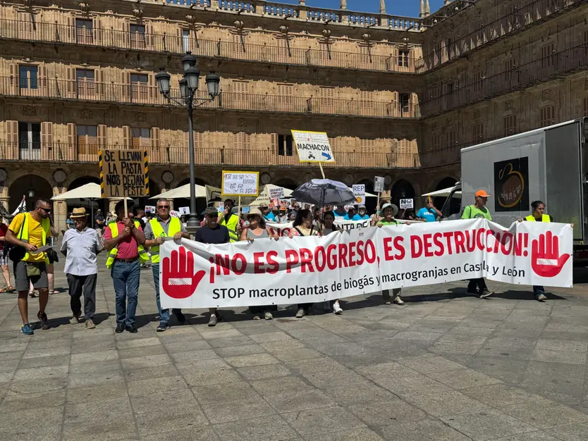 Manifestación Biogás en la Plaza Mayor de Salamanca