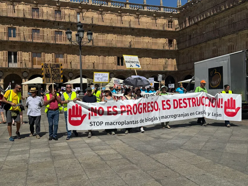 Manifestación Biogás en la Plaza Mayor de Salamanca