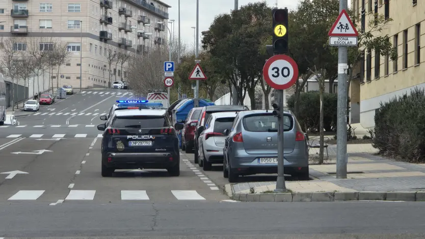Dispara desde una ventana con una escopeta de perdigones en Salamanca. 