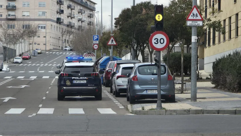 Dispara desde una ventana con una escopeta de perdigones en Salamanca.