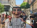 Los cabezudos y la charanga recorren las calles del centro | Anass Álvarez