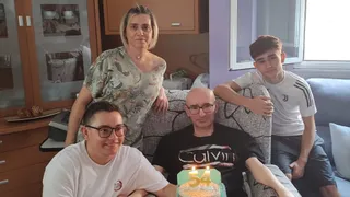 Rafael y Lourdes junto a sus hijos