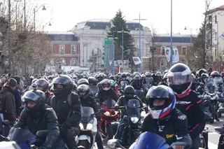 Miriam Chacón / ICAL . Desfile de banderas de la Concentración Motorista Invernal Pingüinos 2026