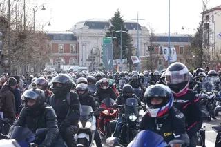 Miriam Chacón / ICAL . Desfile de banderas de la Concentración Motorista Invernal Pingüinos 2026