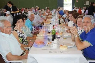 Disponibles las invitaciones para la comida de mayores de Fiestas