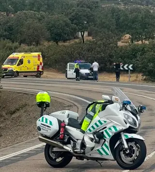 Fallece un motorista de unos 50 años tras sufrir una salida de vía en Aldeanueva de la Sierra