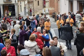 Los mayores disfrutan a tope de su día dentro de la programación festiva