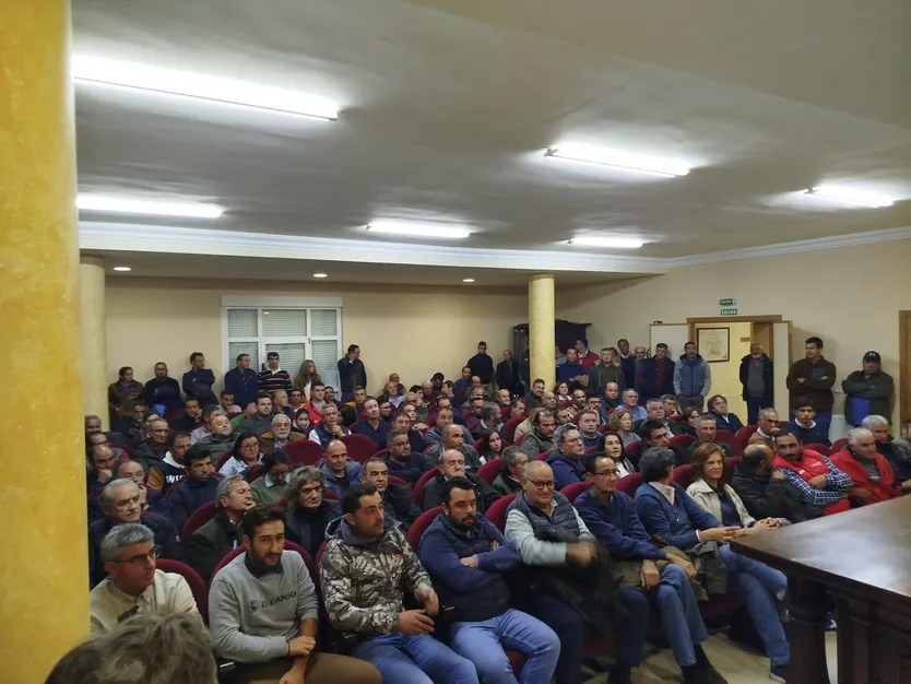 Reunión celebrada el 7 de noviembre para exigir soluciones ante la Dermatosis y la situación del saneamiento ganadero