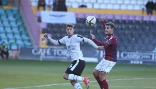 Manín, en el duelo ante el Pontevedra / FOTO SALAMANCA24HORAS.COM