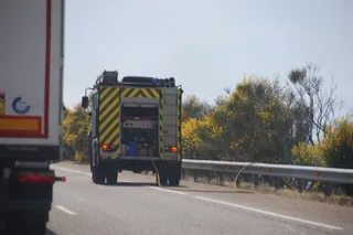 Incendio de un camión en la A 62, a la altura de Quejigal (1)