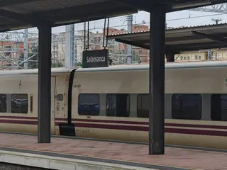 Estación de tren de Salamanca. RENFE. ADIF. Vialia. Trenes en Salamanca. Foto de archivo. S24H