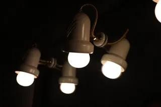 El precio de la luz baja este sábado. EP