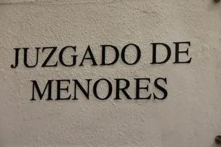Cartel de Juzgado de Menores