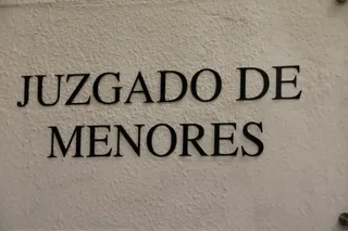 Cartel de Juzgado de Menores