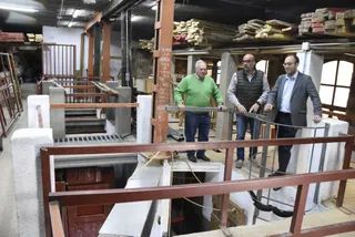 El alcalde Marcos Iglesias y el concejal Ramón Sastre visitando los toriles de Ciudad Rodrigo. Foto Ayuntamiento Ciudad Rodrigo