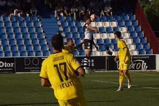 Slavy remata de cabeza el 1-0 | FOTO JUANES