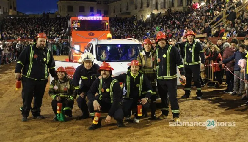 Desfile de carrozas en el Carnaval del Toro de Ciudad Rodrigo 2024