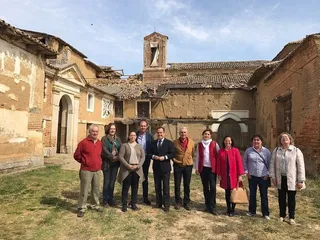 Pablo Trillo visita Cuenca de Campos para conocer sus planes de lucha contra la despoblación y de fomento del patrimonio