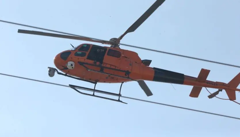 El helicóptero que ha sobrevolado Salamanca en la mañana de este domingo para comprobar el tendido eléctrico