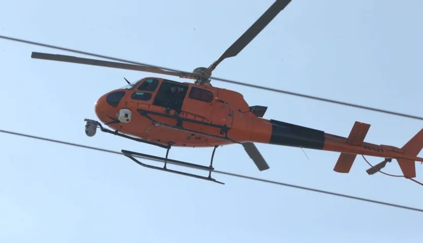 El helicóptero que ha sobrevolado Salamanca en la mañana de este domingo para comprobar el tendido eléctrico