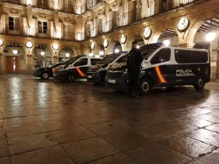 Vehículos de la Policía Nacional en la Plaza Mayor de Salamanca