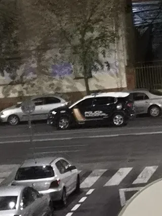 Una de las patrullas de la Policía Nacional que acudió al domicilio