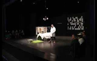 Autopsia psicológica de Alejandra Pizarnik con el teatro de sala