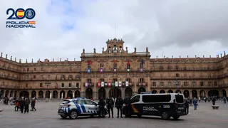 Policía Nacional española y portuguesa patrullan en Salamanca
