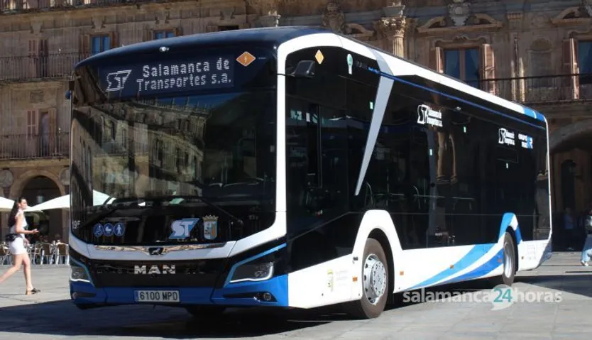 Presentación de los nuevos vehículos eléctricos del servicio municipal de transporte urbano por autobús.