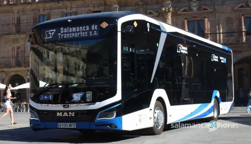 Presentación de los nuevos vehículos eléctricos del servicio municipal de transporte urbano por autobús.