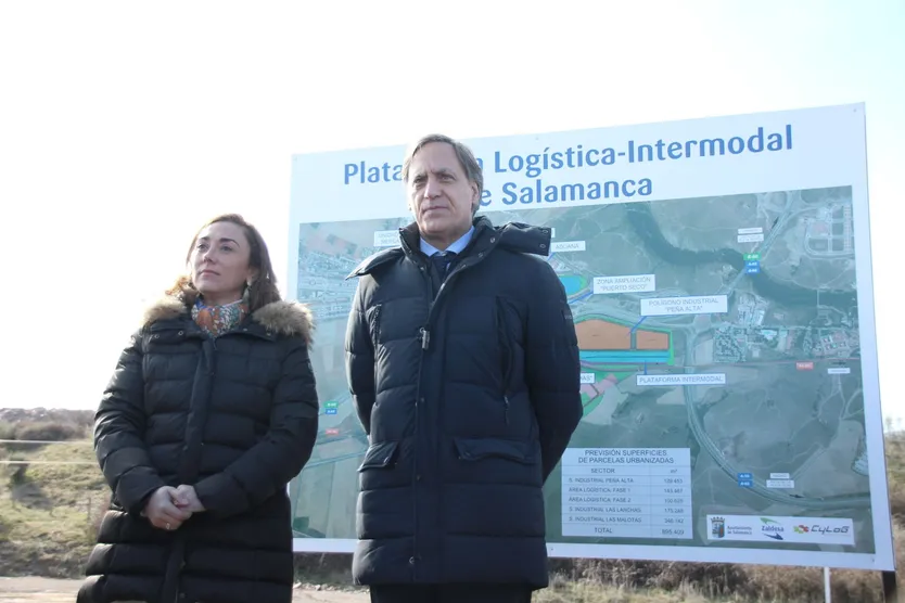 Carbayo y María González Corral visitan los terrenos donde se construirá la plataforma Logística Intermodal de Salamanca