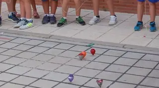 Quedada de peonzas en Carbajosa para aficionados de 8 a 16 años