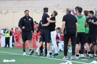 Iker Muniain celebra un gol en el San Casto.