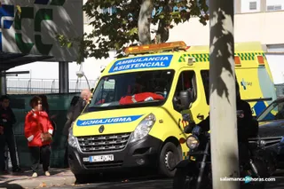 Accidente paseo de San Vicente Ambulancia (2)